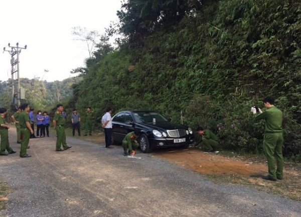 Vụ 3 người chết trên xe Mercedes: Người đầu tiên phát hiện nạn nhân nói gì?