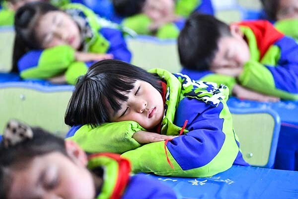 Điện thoại đang 'tước đoạt' giấc ngủ của con người