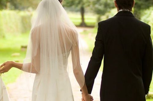 Câu hỏi “lấy vợ là lấy cho mình hay cho bố mẹ?” khiến dân mạng tranh cãi gay gắt