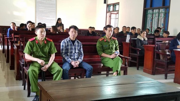 Giở trò đồi bại với bé gái 8 tuổi hàng xóm, 