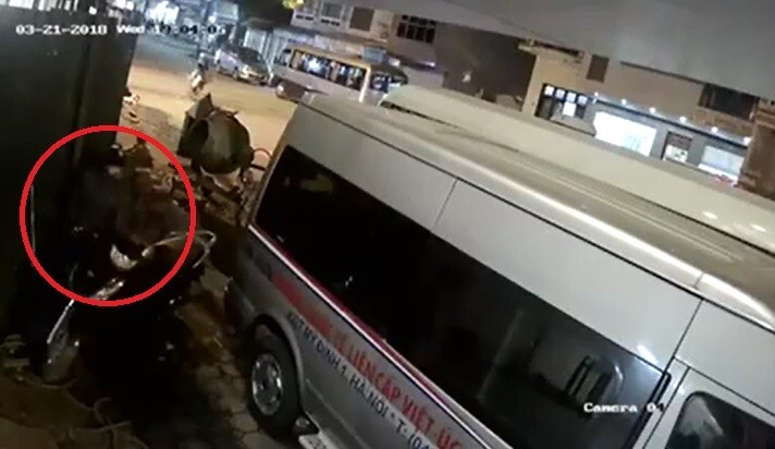 Clip: Bẻ khóa trộm xe SH trong 3 giây trên phố Hà Nội