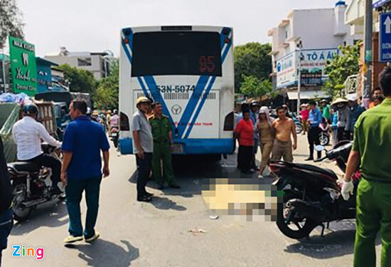 TP.HCM: Va chạm với xe buýt, người đàn ông tử vong tại chỗ
