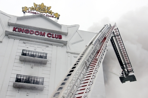 Hà Tĩnh: Cháy lớn tại quán karaoke giữa khu dân cư