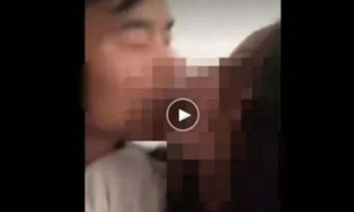 Tung clip hôn nữ sinh 17 tuổi lên mạng xã hội: Giáo viên bị sa thải