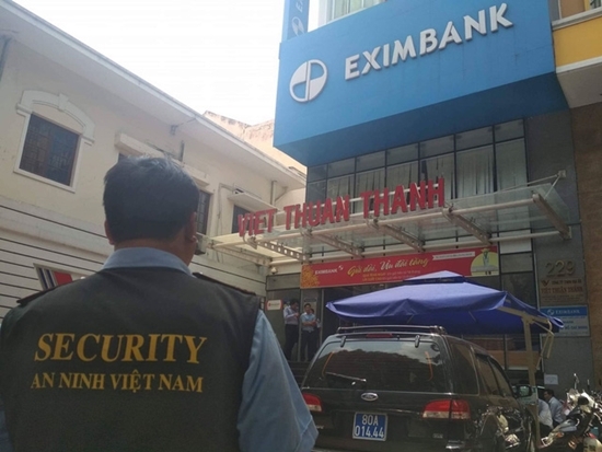 Eximbank bị “thổi bay” gần 800 tỷ sau khi ngân hàng bị khám xét