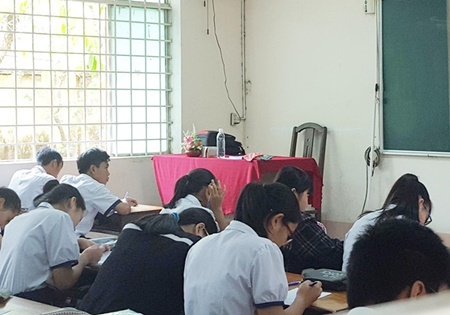 Kỷ luật giáo viên gần 4 tháng lên lớp không giảng bài khiến học sinh bật khóc