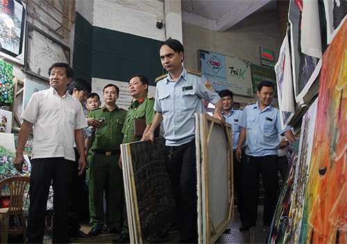 Ông Đoàn Ngọc Hải xử lý bãi giữ xe xuống cấp tại các chung cư cũ