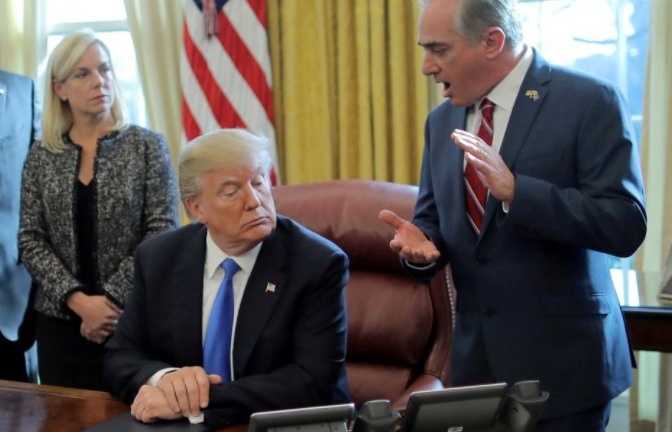 Bộ trưởng Mỹ bị ông Trump cách chức vì dùng tiền công cho vợ đi du lịch