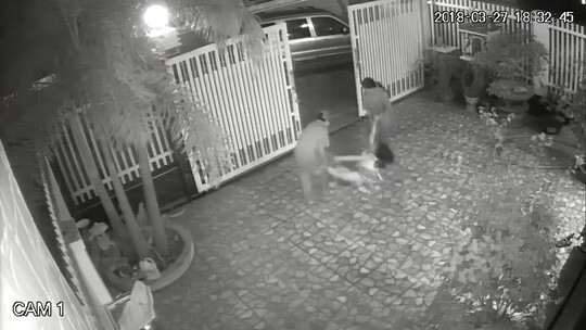 Nghĩ con gái 9 tuổi bị