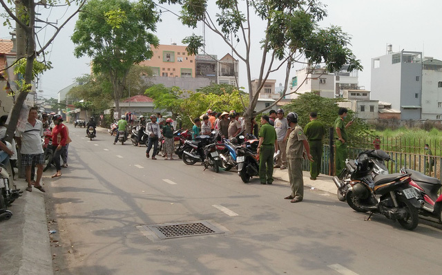 Phát hiện thi thể bé trai sơ sinh bị bỏ bên đường ở Sài Gòn