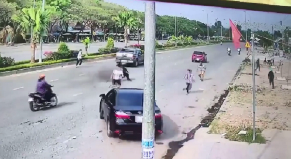 Điều tra vụ 2 băng nhóm nổ súng thanh toán nhau giữa đường gây hỗn loạn