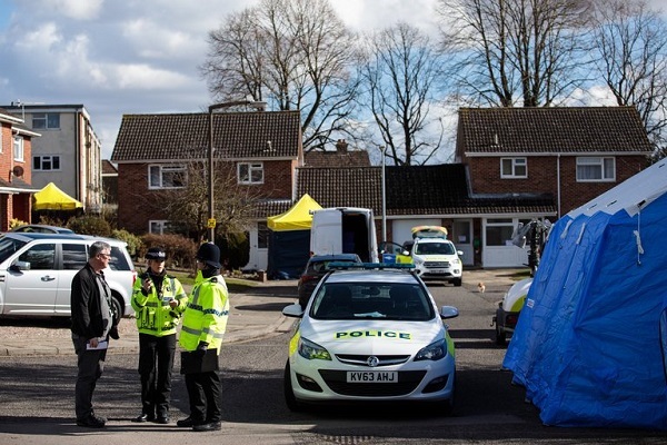 Vụ cựu điệp viên Nga Skripal: Giả thuyết chất độc nằm trên tay nắm