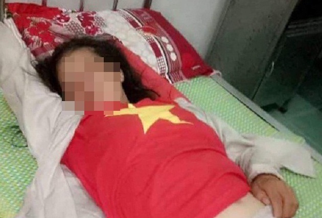 Người phụ nữ tâm thần bị dân vây đánh vì nghi bắt cóc trẻ em