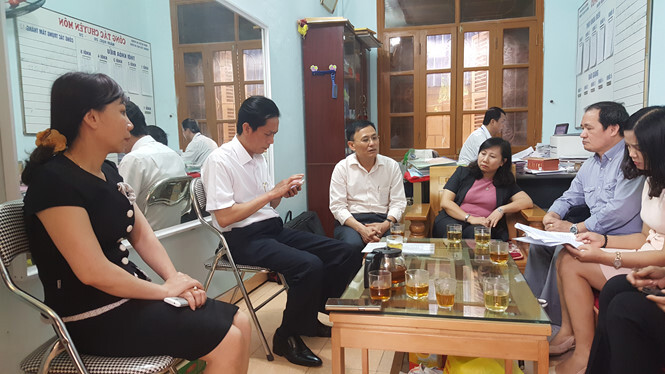 Đuổi việc cô giáo bắt học sinh súc miệng bằng nước giẻ lau bảng