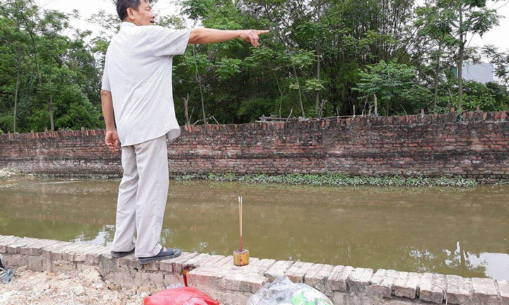 Hà Nội: Phát hiện thi thể 2 nữ sinh dưới hố sâu