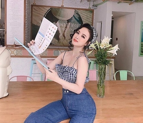 Ngắm các mỹ nhân Việt diện đồ gợi cảm khi đi du lịch