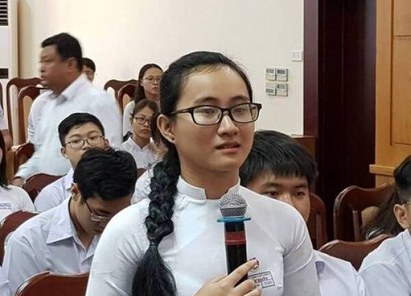 Nữ sinh phản ánh cô giáo lên lớp không giảng bài sẽ được chuyển trường