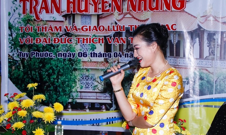 Nữ Hoàng Trần Huyền Nhung giao lưu thơ, nhạc ở chùa Vân Sơn cùng đại đức Thích Vạn Thuận