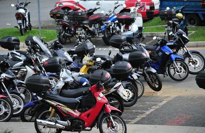 Vứt xe máy cũ để bảo vệ sức khỏe, dân Singapore được trả 2.600 USD