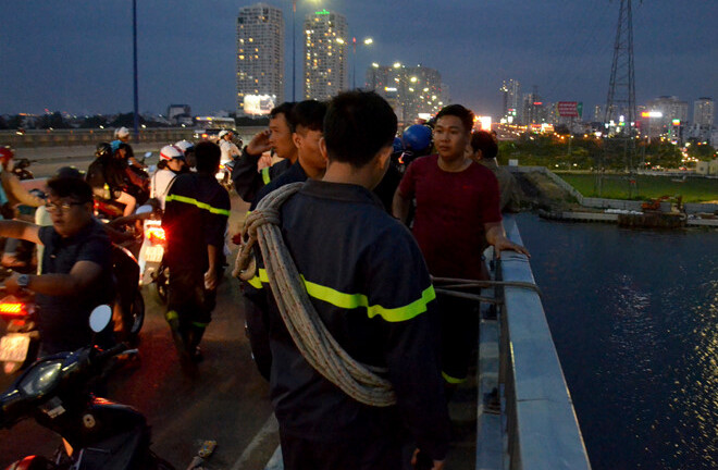 Nam thanh niên nhảy sông Sài Gòn mất tích