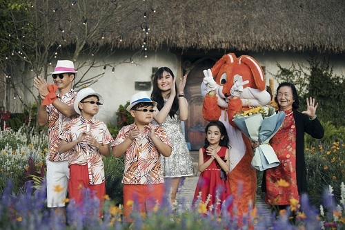 Xuân Bắc cùng hai quý tử trình diễn tại Tuần lễ thời trang trẻ em Việt Nam – Vietnam Junior Fashion Week 