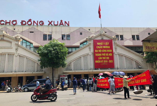 Tiểu thương phản đối vì nghe tin đập chợ Đồng Xuân: Quận Hoàn Kiếm lên tiếng
