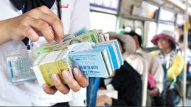 Sa thải nhân viên bán vé xe buýt hành hung khách