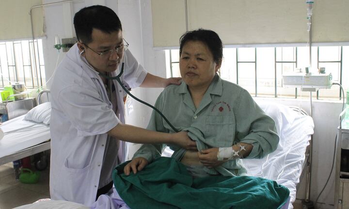Đang đi du lịch, khách nước ngoài bị nhồi máu, được Bệnh viện E cứu sống