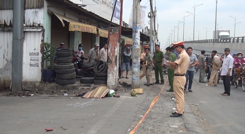 Phát hiện người đàn ông chết trên quốc lộ 1, trên người có nhiều vết thương 