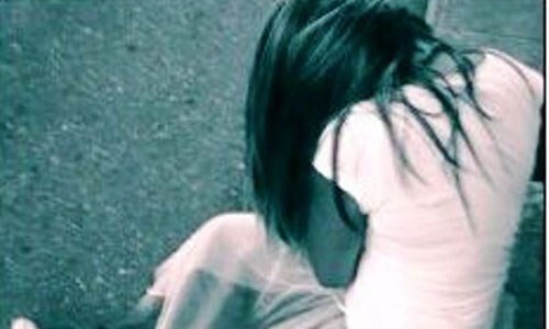 Cưỡng bức bạn gái mới quen qua mạng, 2 thanh niên lãnh án tù