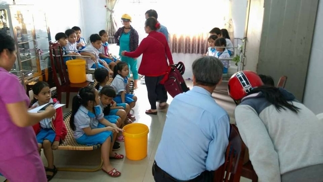 Vụ trẻ nhập viện sau khi uống sữa Nutifood: Phụ huynh đồng loạt khiếu nại