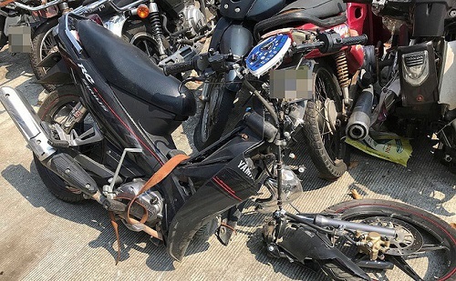 Nam thanh niên đâm xe vào cột điện khiến xe máy gãy đôi, tử vong tại chỗ