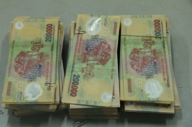 Bắt quả tang 2 đối tượng vận chuyển gần 500 triệu đồng tiền Việt Nam giả qua biên giới