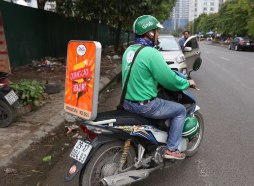 Quảng cáo trên xe máy có phải xin giấy phép? 