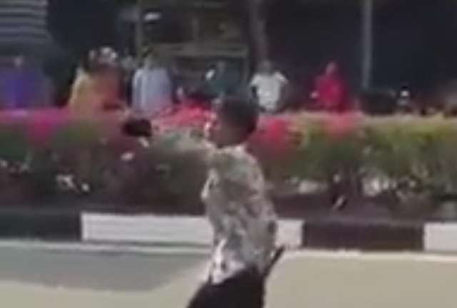 Bị dân vây bắt, nghi can trộm xe máy cầm hung khí chống trả quyết liệt