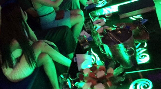 Kiểm tra quán karaoke, phát hiện 14