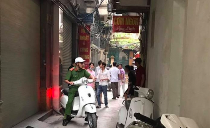 Cô gái trẻ tự tử ở Hà Nội gửi ảnh chiếc khăn dùng thắt cổ cho bạn trai