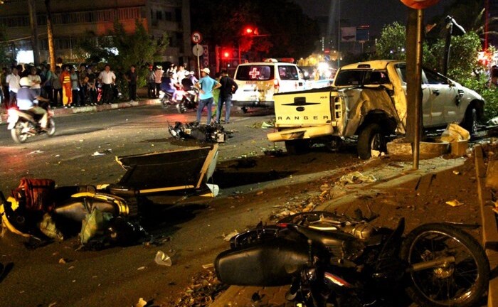 Vụ ô tô đâm hàng loạt xe máy dừng đèn đỏ: Tài xế chạy tốc độ quá nhanh