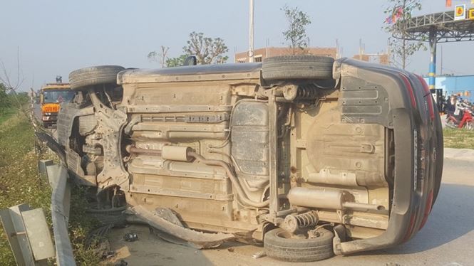 Xe đạp điện va chạm với ô tô, 4 học sinh thương vong 