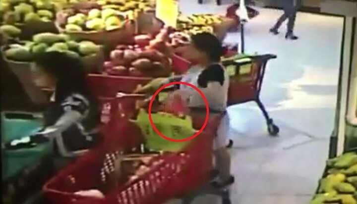 Camera ghi hình bà bầu thản nhiên trộm ví trong siêu thị ở Hà Nội