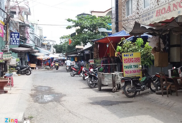 Truy bắt nghi can bịt mặt cướp dây chuyền giữa chợ