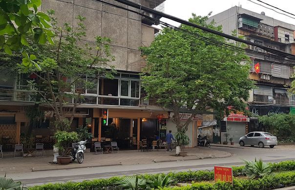 Hà Nội: Quán cà phê bị ném đá lúc nửa đêm, công an vào cuộc