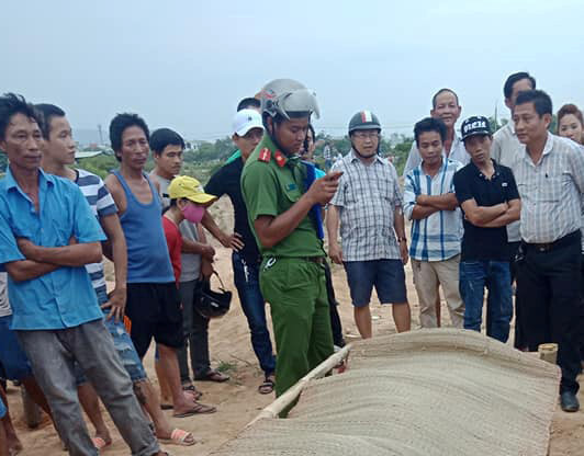 Đi chăn bò, tá hỏa phát hiện thi thể nam thanh niên nghi treo cổ tự tử