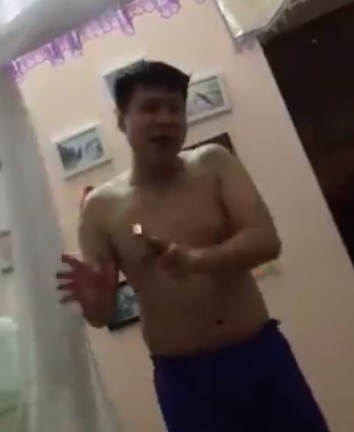 “Ông bố của năm” dỗ con quấy khóc bằng show hát xuyên đêm