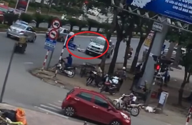 Diễn biến mới vụ ôtô bán tải lùi ngược chiều cán chết người đi xe đạp