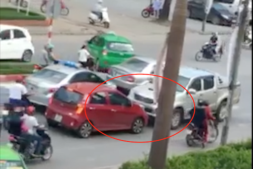 Thông tin bất ngờ vụ tài xế lùi xe, cán chết người