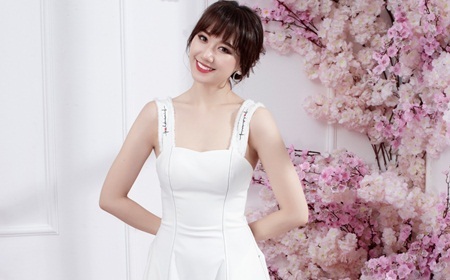 Hari Won đẹp tinh khôi trong trang phục đơn sắc