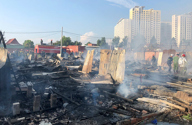 20 lán trại của hàng trăm công nhân ven Sài Gòn cháy rụi