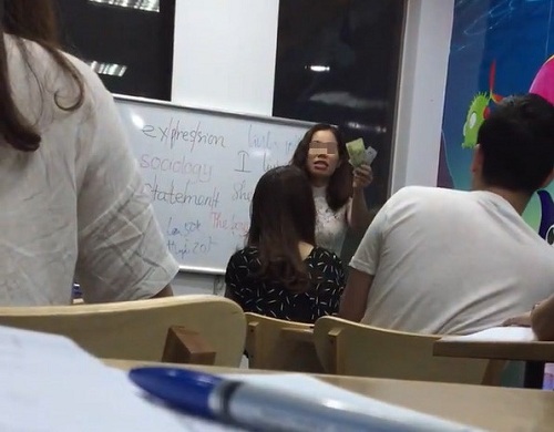 Giáo viên tiếng Anh và học trò lăng mạ nhau trong lớp vì tiền phạt 100.000 đồng