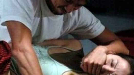 Nữ công nhân chống cự quyết liệt, thoát khỏi 